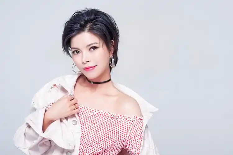 慕容晓晓出场费丨经纪公司2023年报价