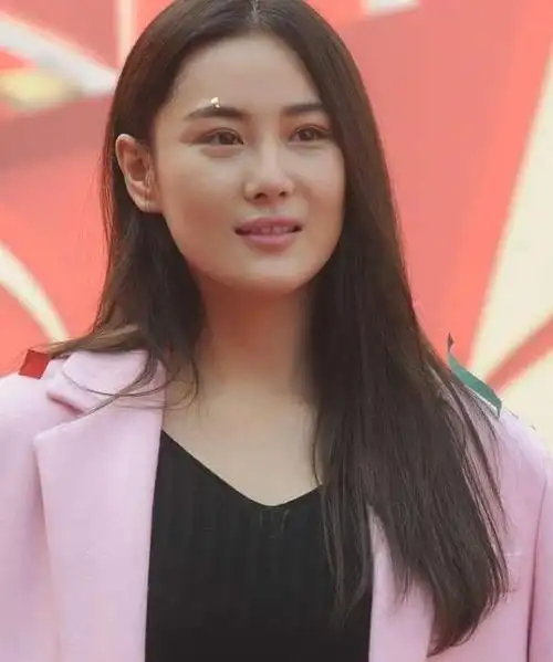 "靠嫁人翻身"的张馨予:深扒她老公何捷,网友:确实很牛啊!