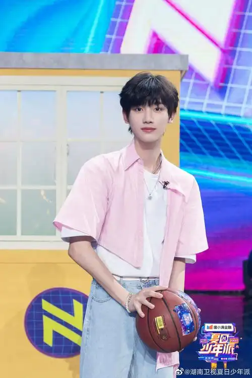 丁程鑫夏日少年派剧照又是被小丁甜到的一天