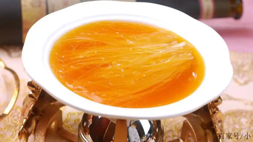 红烧鱼翅,汤汁稠浓,鱼翅爽滑软润