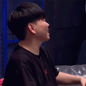 我是唱作人常石磊搞笑在下佩服gif动图_动态图_表情包下载_soogif