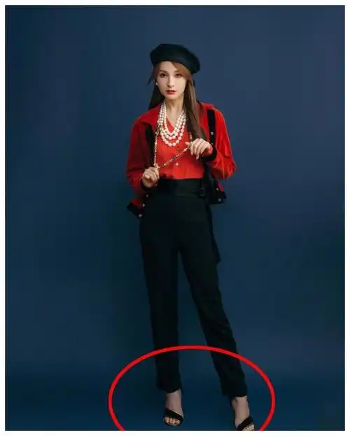 看了吴昕笔直的双脚就知道她为了时尚有多努力看着都好疼