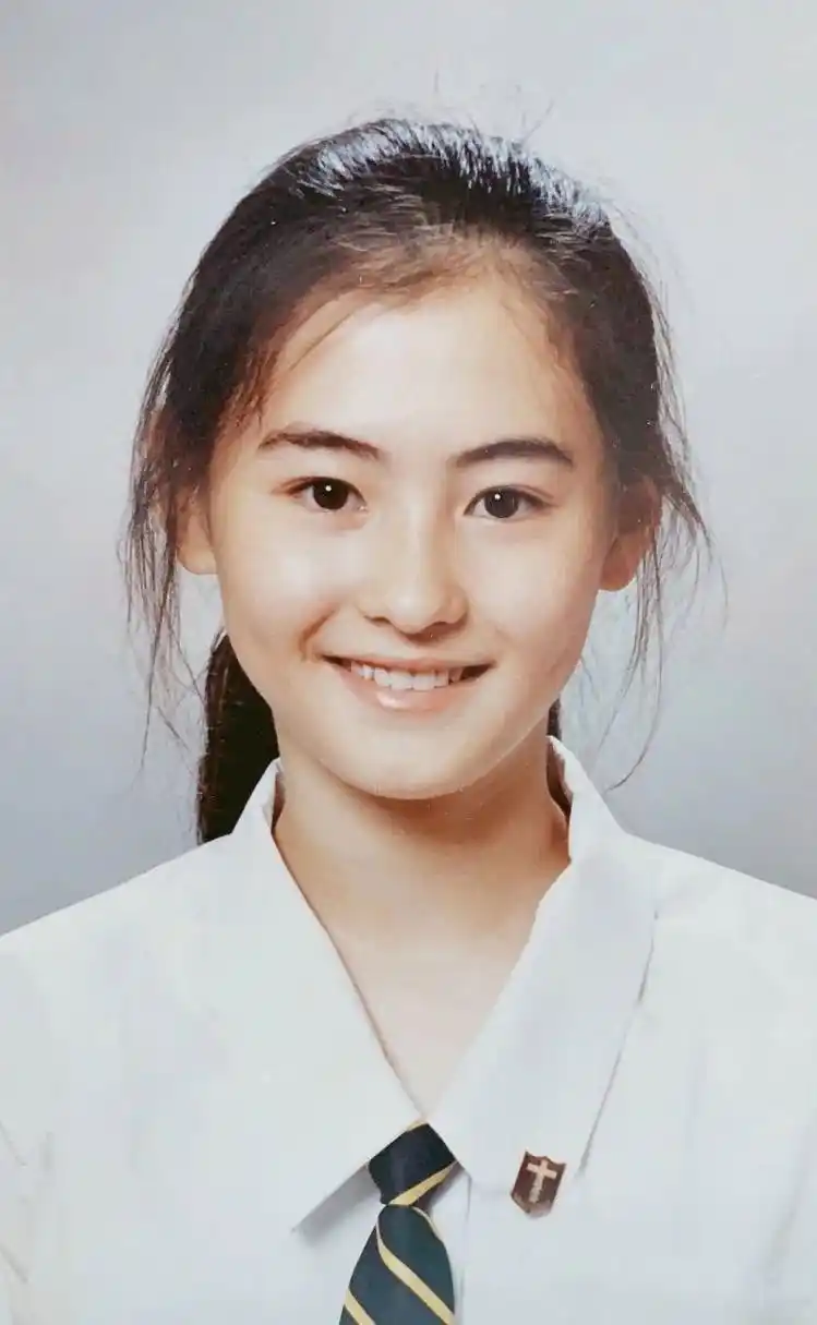 张柏芝:美貌,演技与星光并存  我觉得当年的张柏芝,她不愧是最年轻的