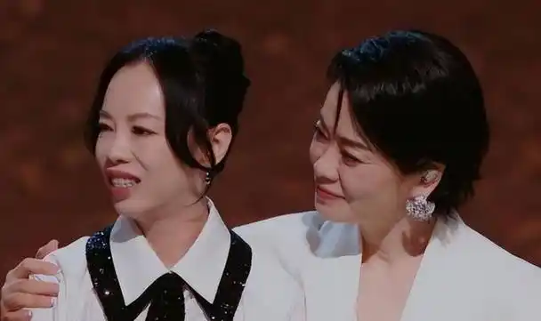 总台跨年:周笔畅,郁可唯亮眼,周深太忙,岳云鹏惊喜亮相