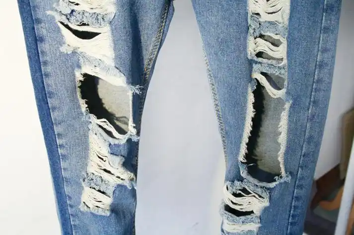牛仔裤破洞