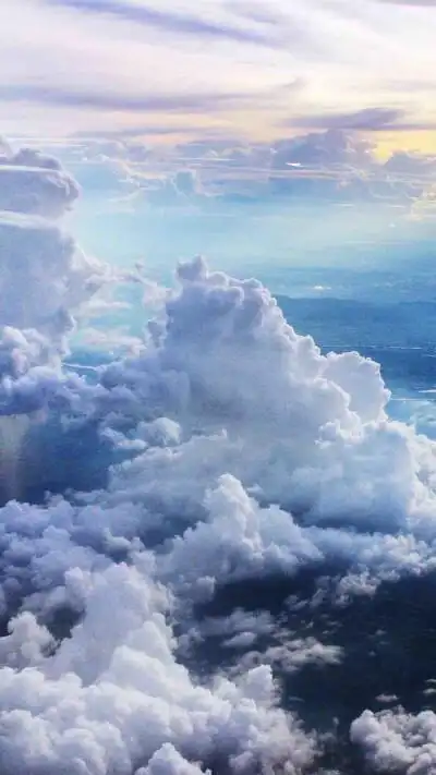 云朵蓝天背景图