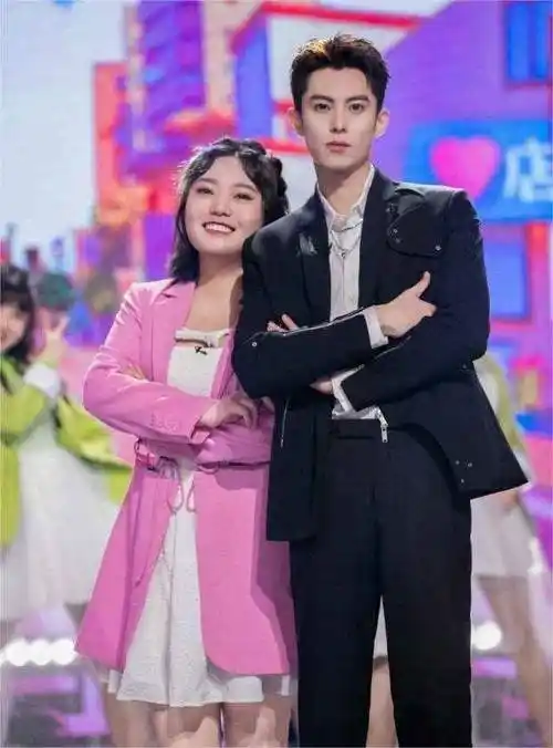 狗仔刘大锤爆料的95后明星恋情身份曝光遭网友吐槽无人塌房