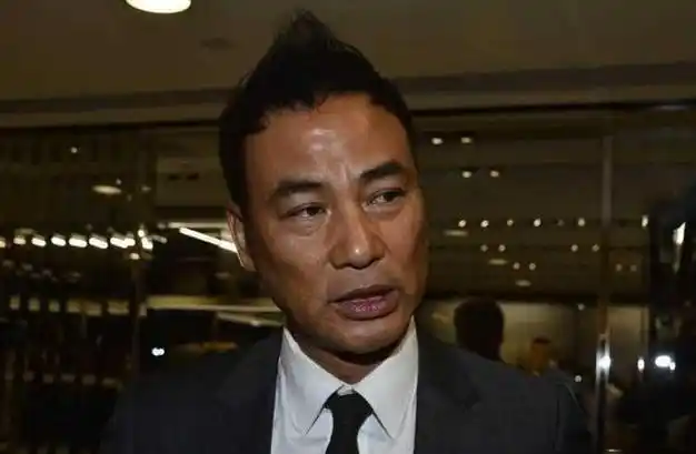 但是初入娱乐圈的任达华,并没有得到太多的机会,反而拍起了一些"风月