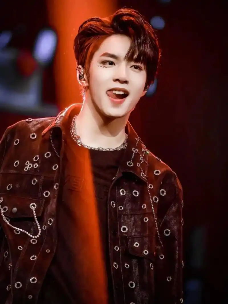 很幸运的说 我的青春里有刘耀文 胃病,生长痛,夜盲症,刘耀文,我终于