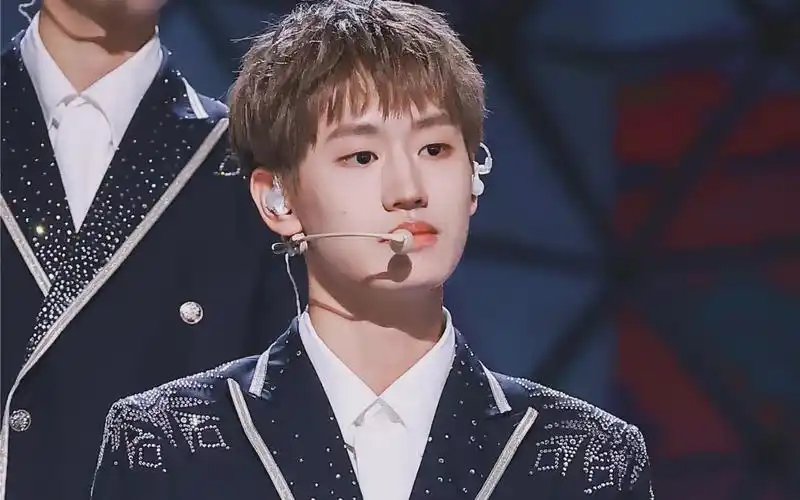 ak刘彰into1创造营2021成团夜solo直拍focus20210424