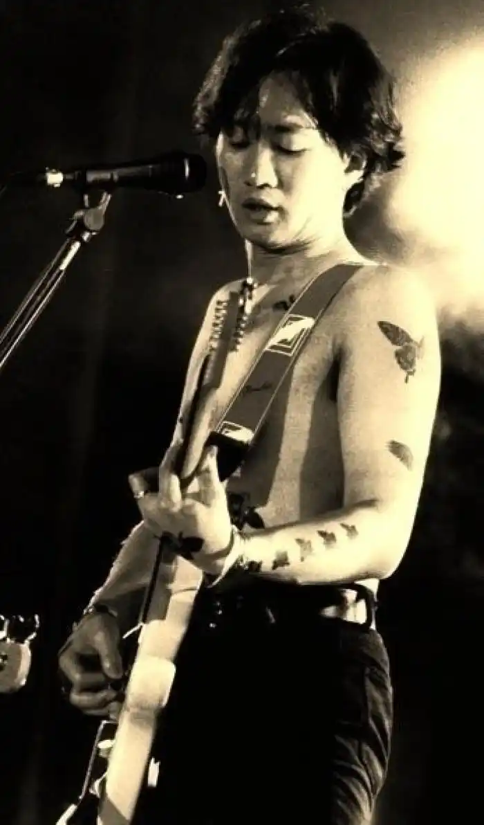 黄家驹他说:香港没有乐坛,只有娱乐圈.