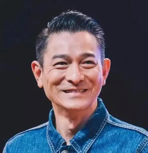 刘德华:一个陪我们长大又陪我们变老的不老男神