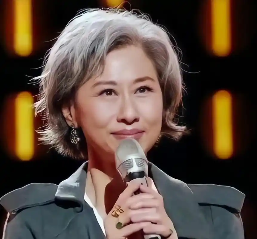 叶倩文的潇洒情史 叶倩文是一位知名歌手,凭借着自己的音乐才华和优越