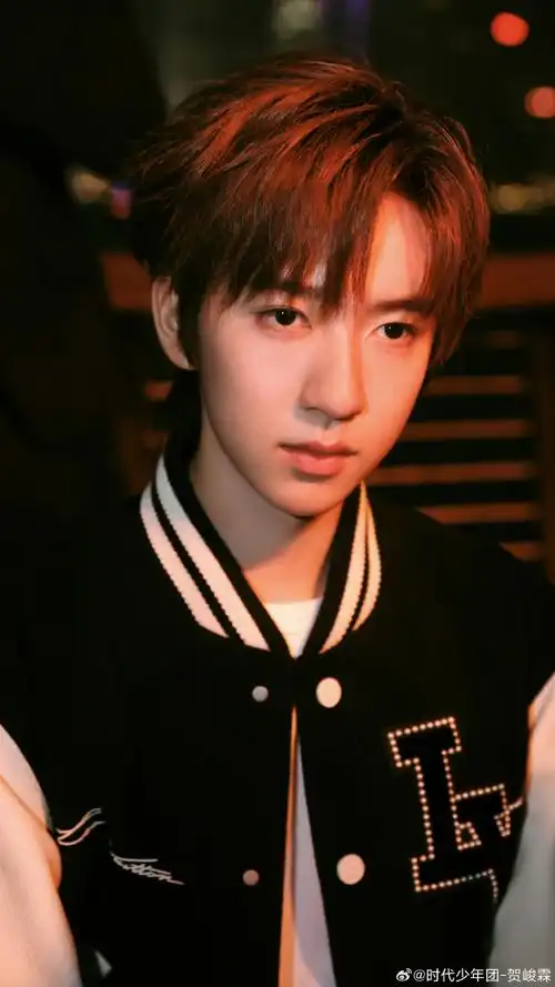 贺峻霖social达人##时代少年团秀场照片