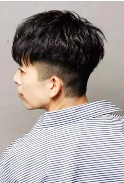 自然卷男生适合什么发型男生帅气短头发展示