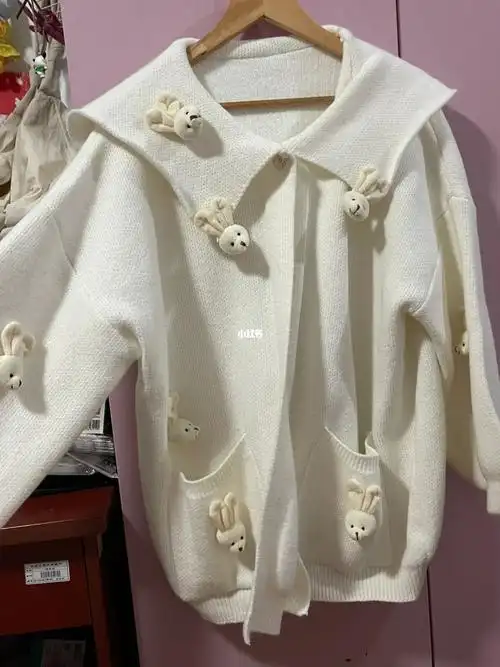 可爱小熊毛衣外套闲置