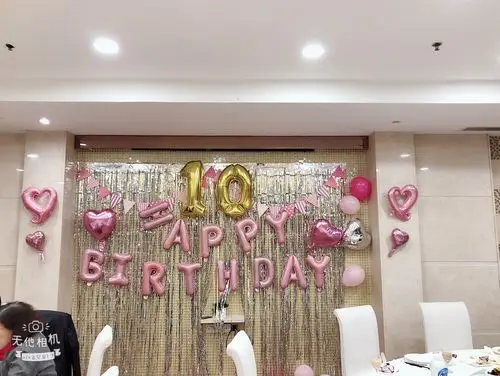 爸爸妈妈精心策划布置的生日晚宴现场,代表他们所有的爱.