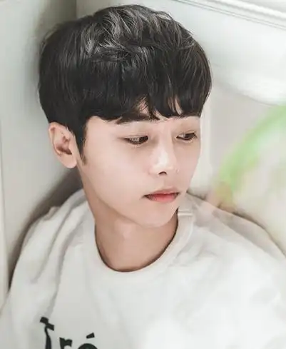 男生蘑菇头好看吗可爱男生蘑菇头发型2