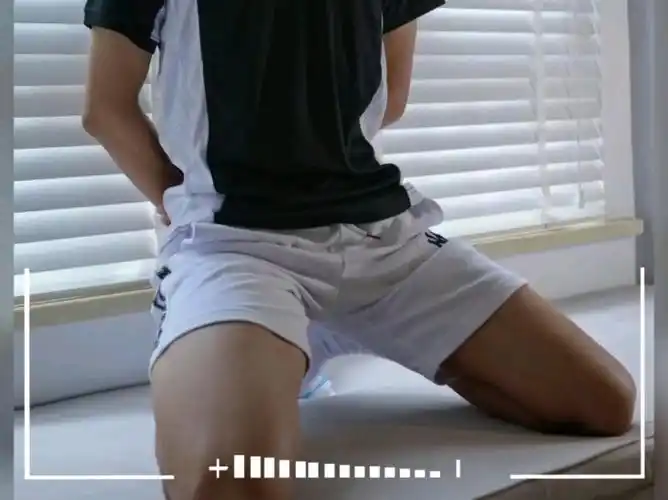 16岁的腹肌男生,趁热先吃