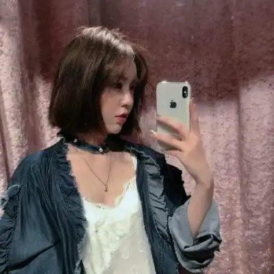 2021年最潮女生拿手机头像