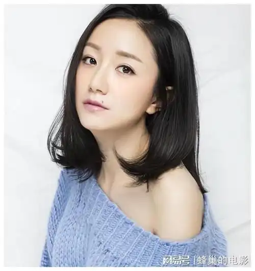 她是黄轩前女友,为救患癌父亲当演员,现在40岁点痣后认不出