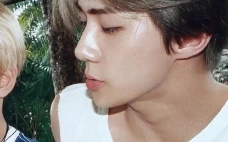 曾经喜欢精致帅气男孩,现在超爱黑发板寸,真的是任何时候都会对吴世勋