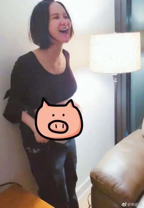 张歆艺晒怀孕大肚照感谢丈夫袁弘陪伴谢谢你爱我