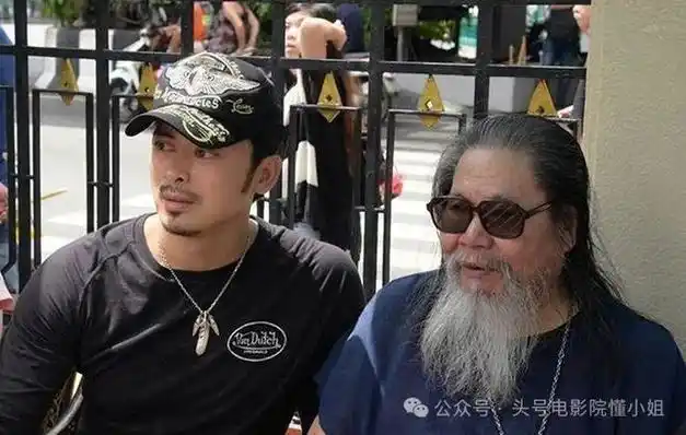 樊少皇回应和周润发40年前合影提出过分要求还自曝他爸身份