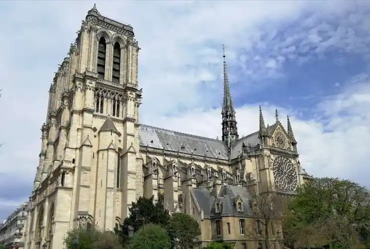 巴黎圣母院——消逝的伟大奇迹