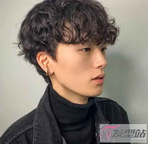 2021时尚男生烫短发推荐 头发不染直接烫帅气爆表_发型站_最新流行