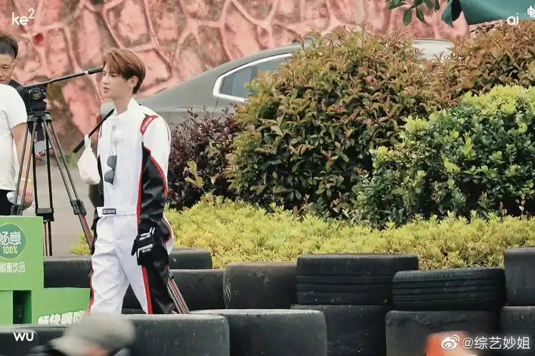 黄明昊极限挑战开卡丁车路透来啦