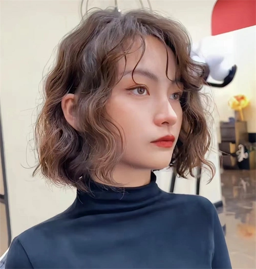 2022女生减龄烫发 俏皮可爱蛋蛋卷