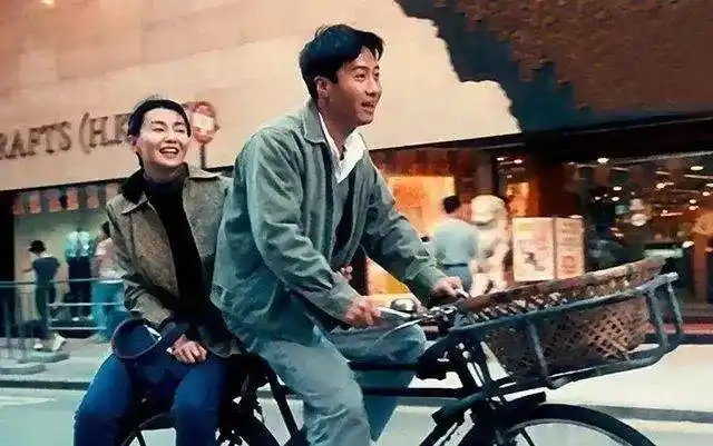 《甜蜜蜜》剧照:张曼玉和黎明