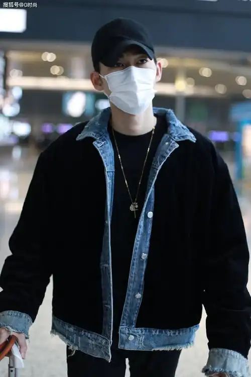 张翰现身上海机场,穿着拼接夹克和铅笔裤