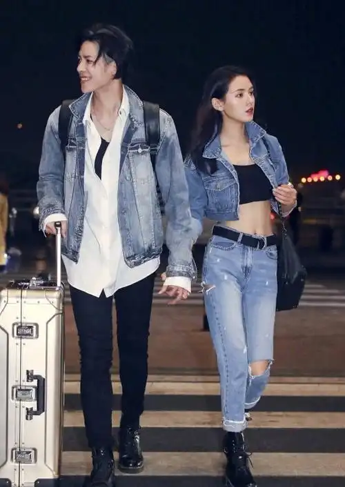 张予曦与男友携手走机场,穿20cm长衣服大胆"炫腹",羡慕!