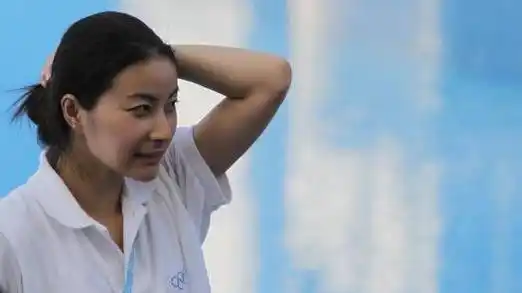 跳水皇后郭晶晶亮相时尚活动,优骓活力女性穿搭典范_风格_魅力_成为了