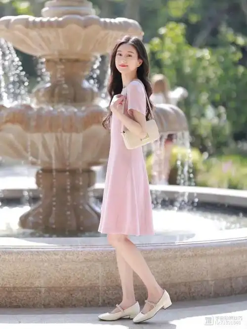 10个姿势,简约上镜很好学,拍出苗条漂亮的全身照