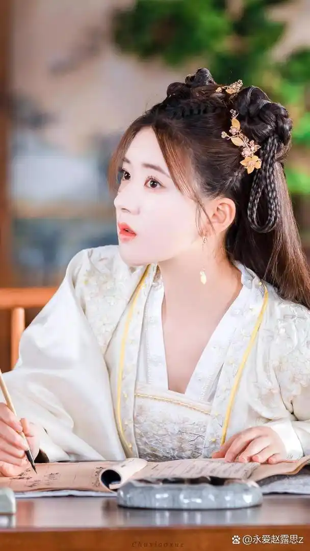 赵露思穿古装真好看