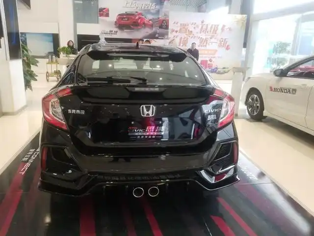 2021款本田思域实车到店,彩晶黑很大气,1.5t油耗5.9l,14万出头