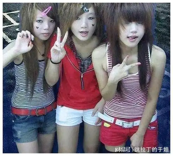 2007年,我成为非主流一族,在厂里谈了十几个女朋友,是