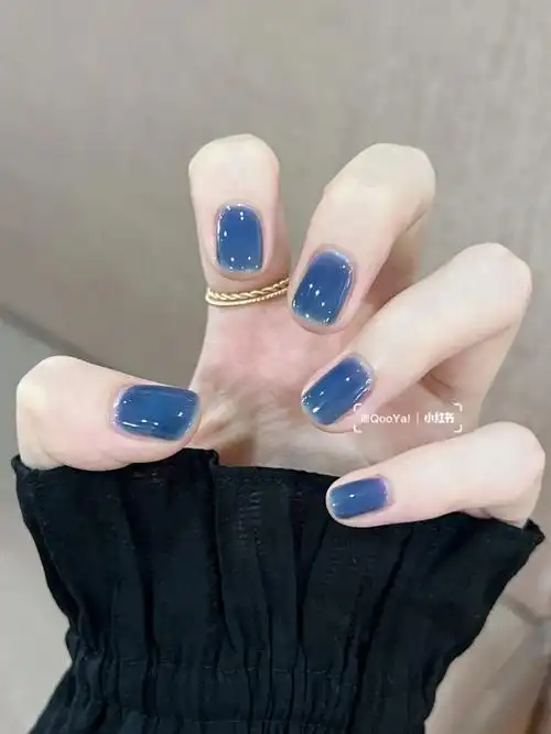 夏日显白静谧蓝色指甲油蓝色系纯色美甲