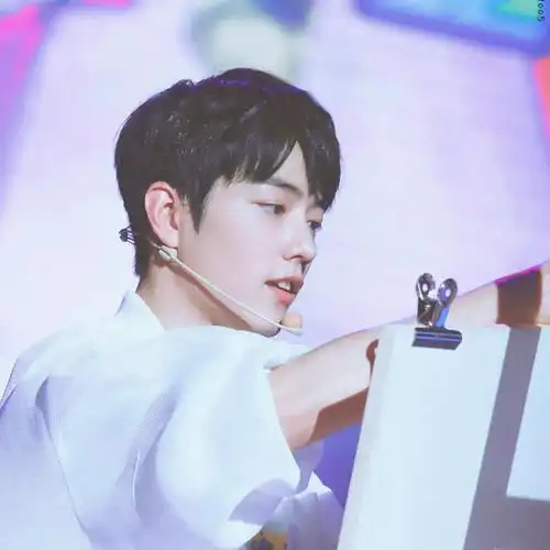 肖战头像by程述