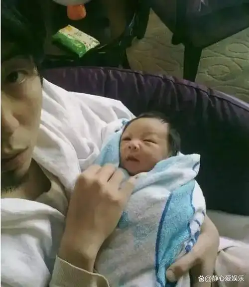 人生赢家雷佳音14岁因早恋辍学最爱妻子翟煦飞如今过得怎样