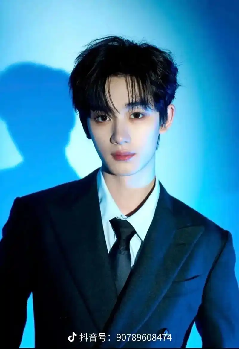 快来围观丁程鑫神级合集42张神图帅炸了.#爱了爱了 我靠!真