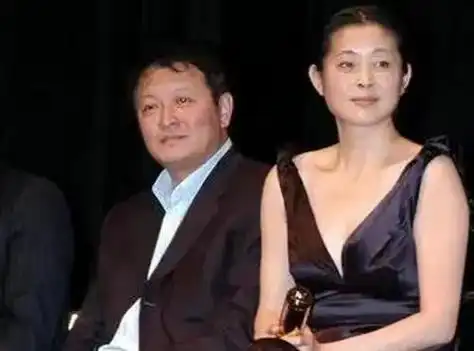 自从与杨亚洲喜结连理,倪萍的生活逐渐步入正轨,她儿子的病情也传来了