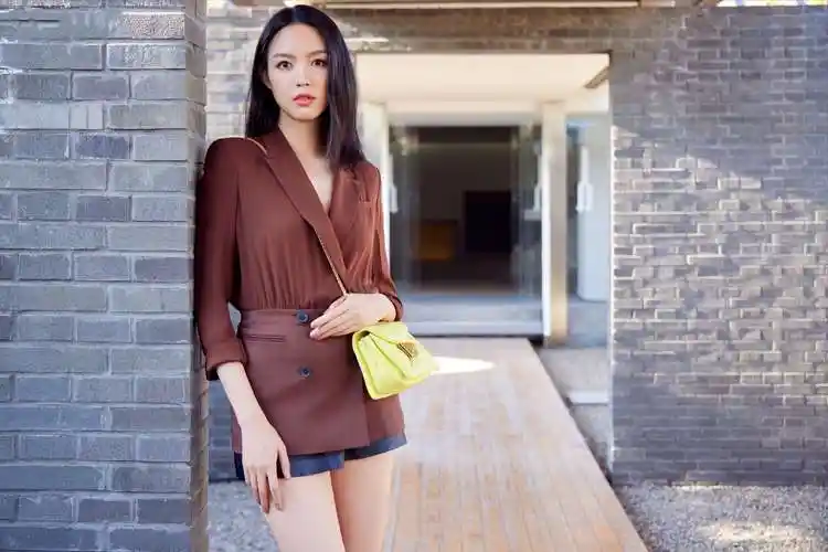 "第一小姐"张梓琳:23岁成名,37岁生二胎,丈夫是普通人_聂磊_大学_小