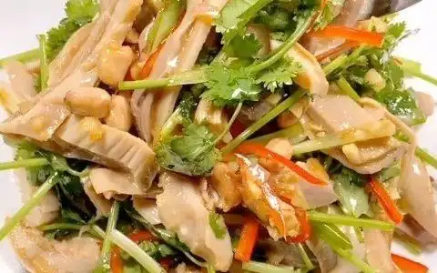 【广东美食】深受广东人喜爱的沙姜捞猪肚,口感爽脆,味道超级正!