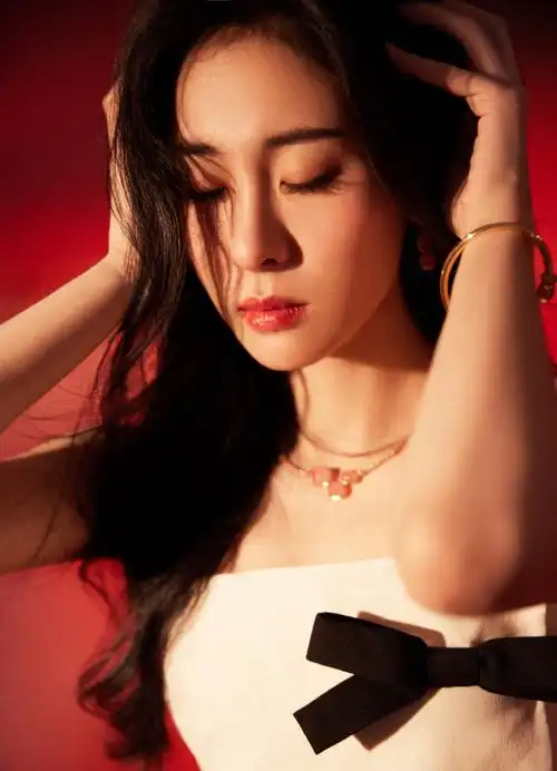 张碧晨电影之夜抹胸长裙造型##微博电影之夜