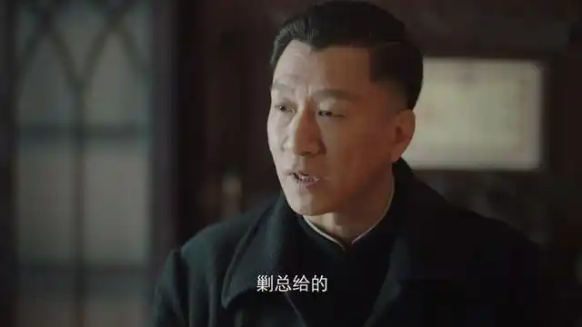 孙红雷《新世界》饰演的金海,为兄弟散尽半生家财,却1举3得