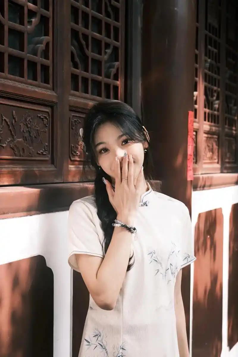 旗袍 #甜妹 #赵露思   标签与本人不符 - 抖音